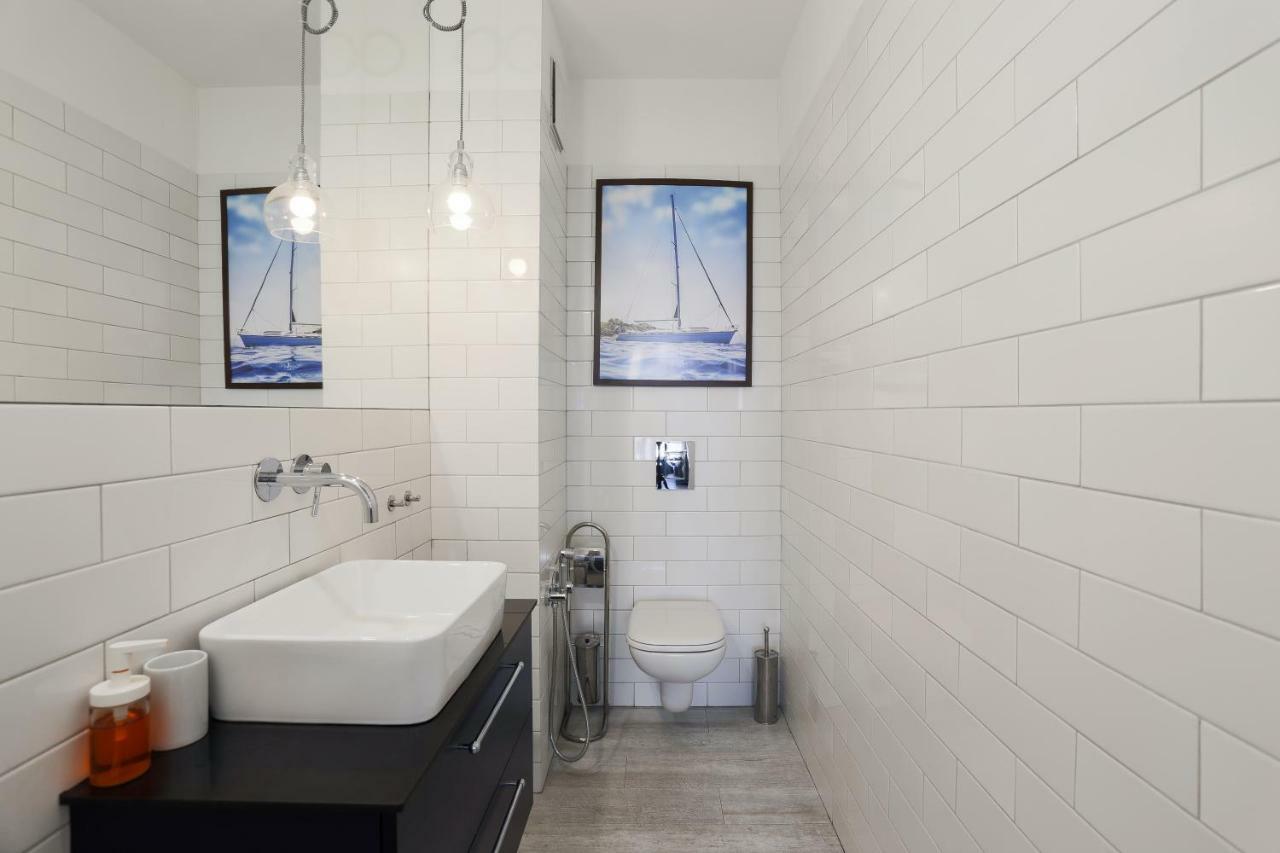 Unique Motlawa Riverbank Apartment Danzica Esterno foto
